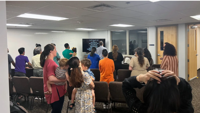 阿富汗基督徒難民在美國的教會聚會。（Oklahoma Khorasan Church）